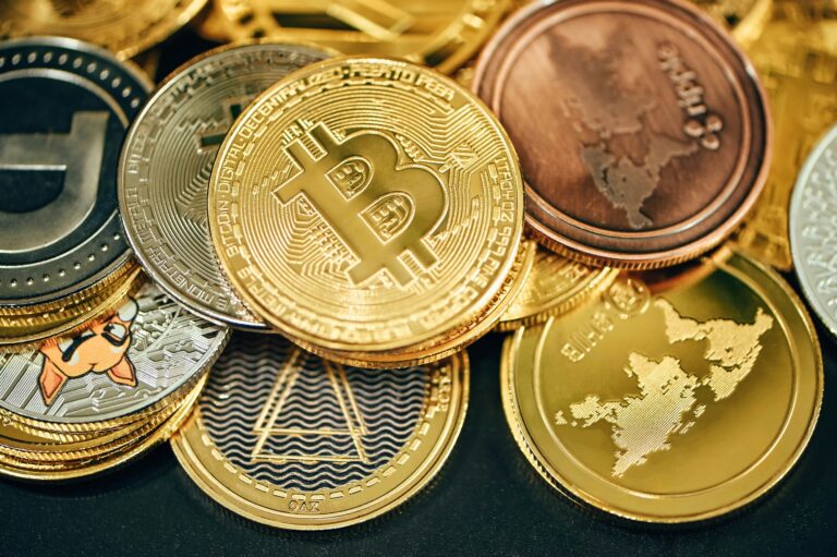 Bitcoinul, la un nou maxim istoric. Prețul atins de cea mai populară criptomonedă