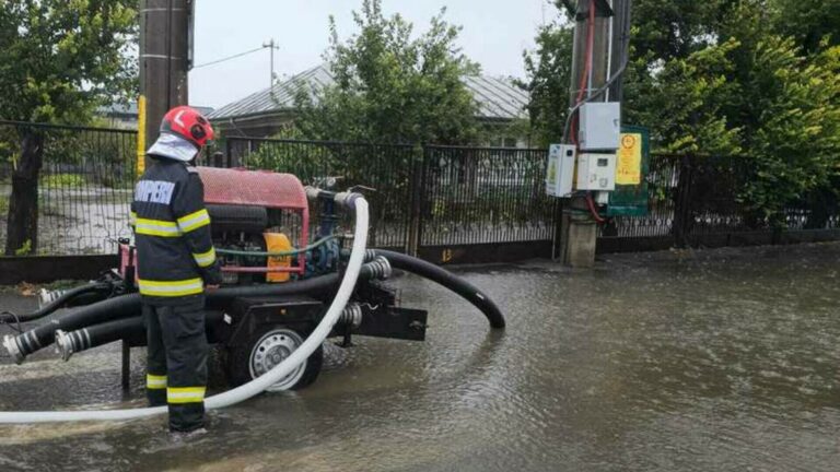 Ciclonul Barbara, peste România! 64 de localități și 20 de județe, afectate de vremea rea